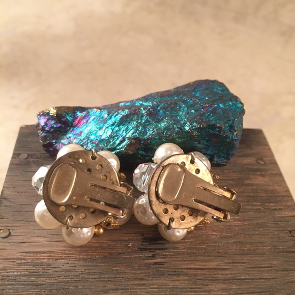 Pearl Cluster Vintage Clip On Earrings AB beads - Picture 3 of 4